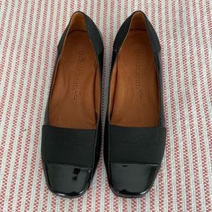 Women’s “ gentle souls” cushioned shoes. Black patent leather, never worn.